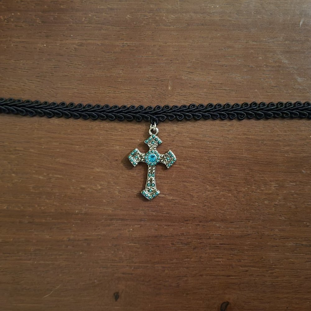 Cross Choker